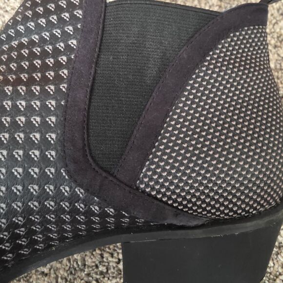 Betabrand Pull On Booties Size 9 Western Tennis Waterproof Black Gray Heel - Picture 14 of 14